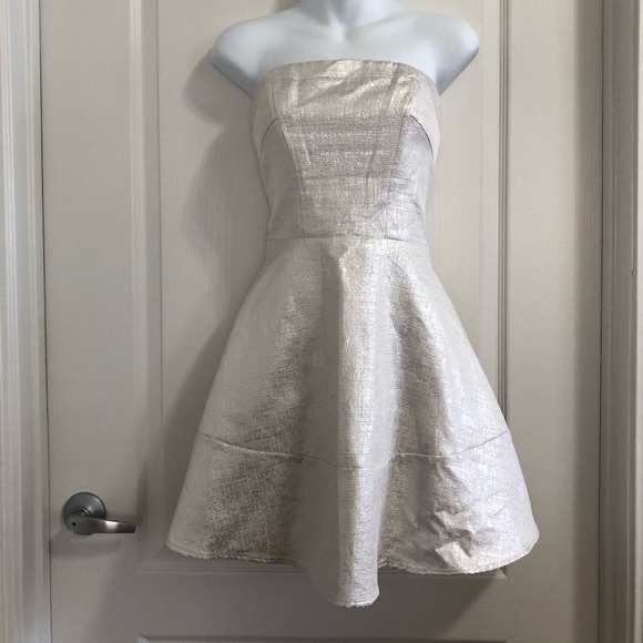 Express Dress - Picture 3 of 8